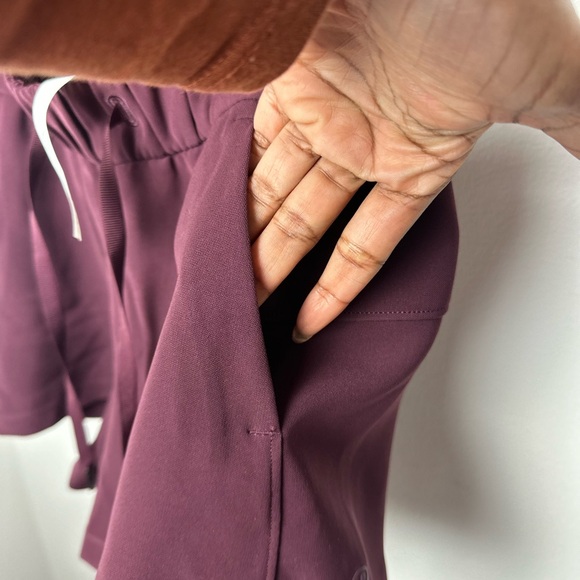 #61 LULULEMON ON THE FLY MAROON LACE SHORTS WORKOUT GYM SIZE 2 - Picture 8 of 9